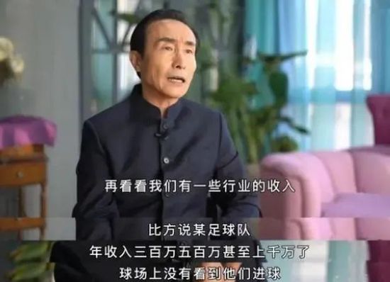 失忆杀手开始学着做好一名普通的群演，落魄龙套笨手笨脚地和黑帮斡旋